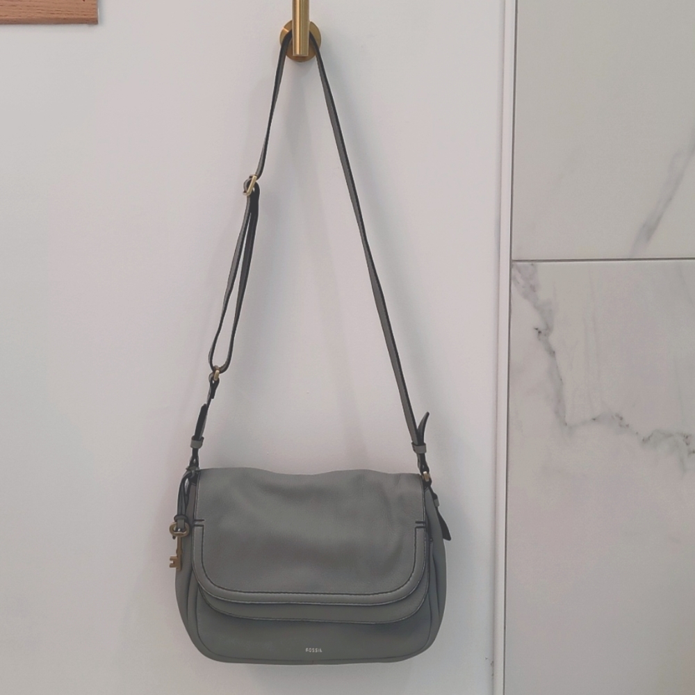 Fossil leather shoulder bag, 4 compartments, soft grey.